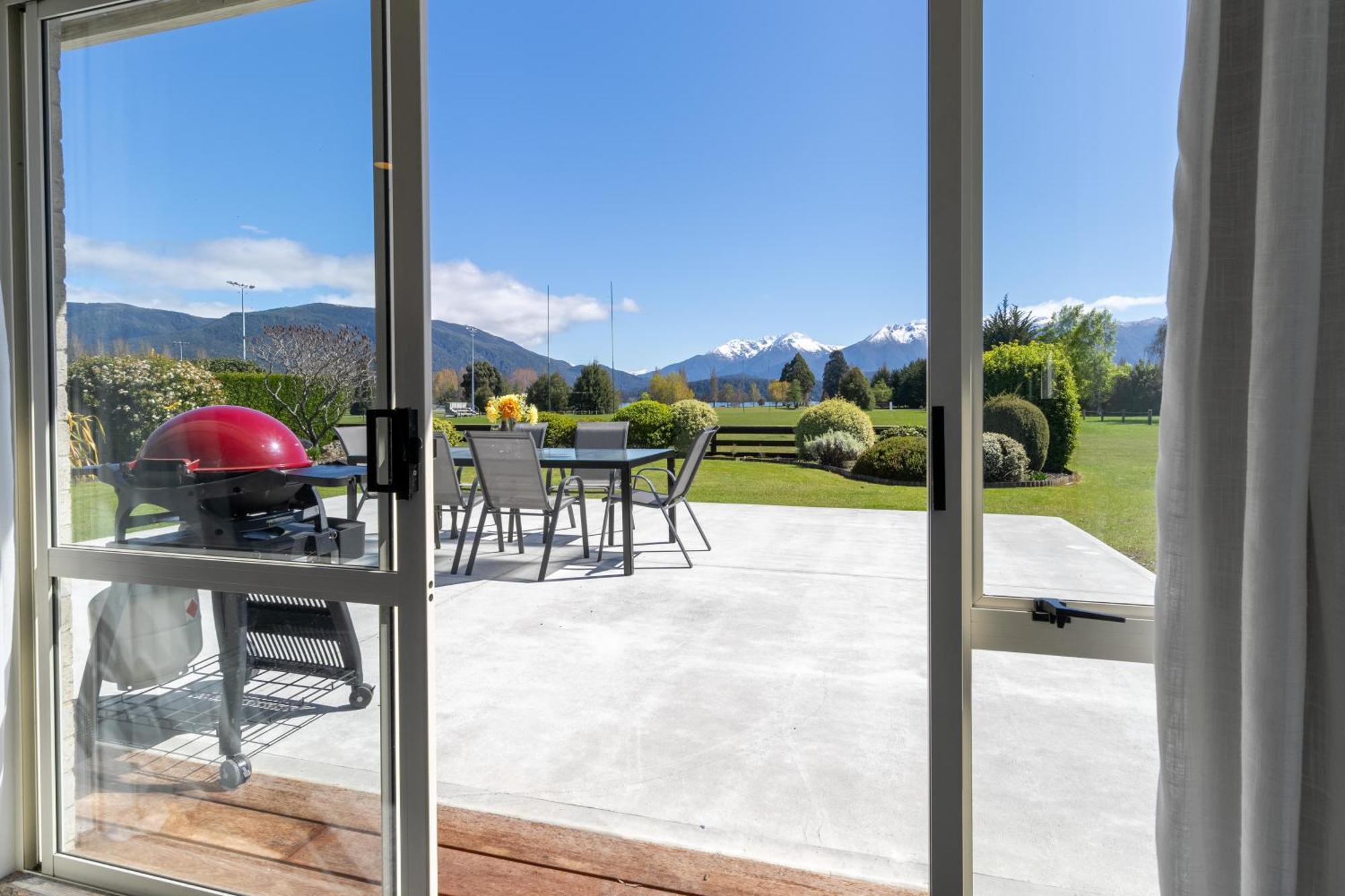Kepler Retreat - Te Anau Holiday Home Exterior photo